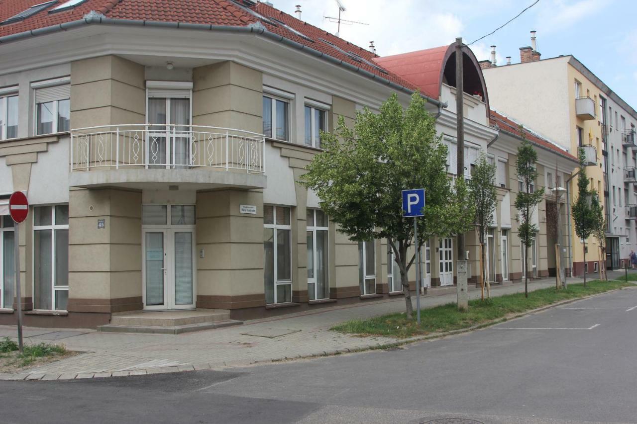 Mox Downtown Apartman Debrecen Ngoại thất bức ảnh